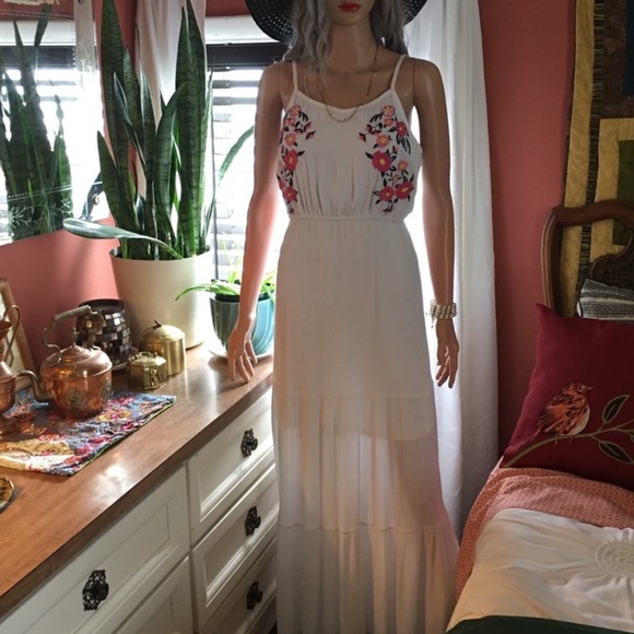 Maxi Sundress Boho Embroidered Like New sz M - Picture 2 of 5